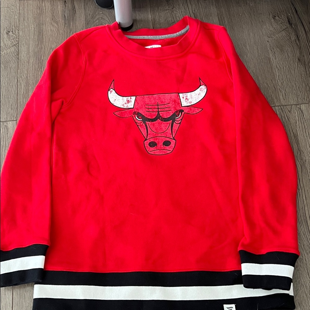 Fanatics Women’s Chicago Bulls Red Sweatshirt. Size S